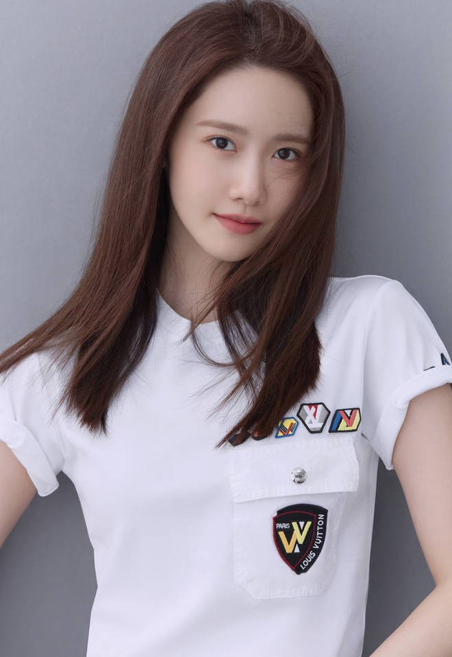 Tóc tai và son phấn thật giản đơn, Yoona gây trầm trồ với nhan sắc “lão hoá ngược” trẻ như thời mới debut - Ảnh 1. Tóc tai và son phấn thật giản đơn, Yoona gây trầm trồ với nhan sắc “lão hoá ngược” trẻ như thời mới debut - Ảnh 1.
